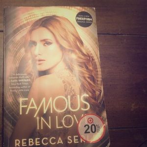Famous in Love Nook by Rebecca Serle